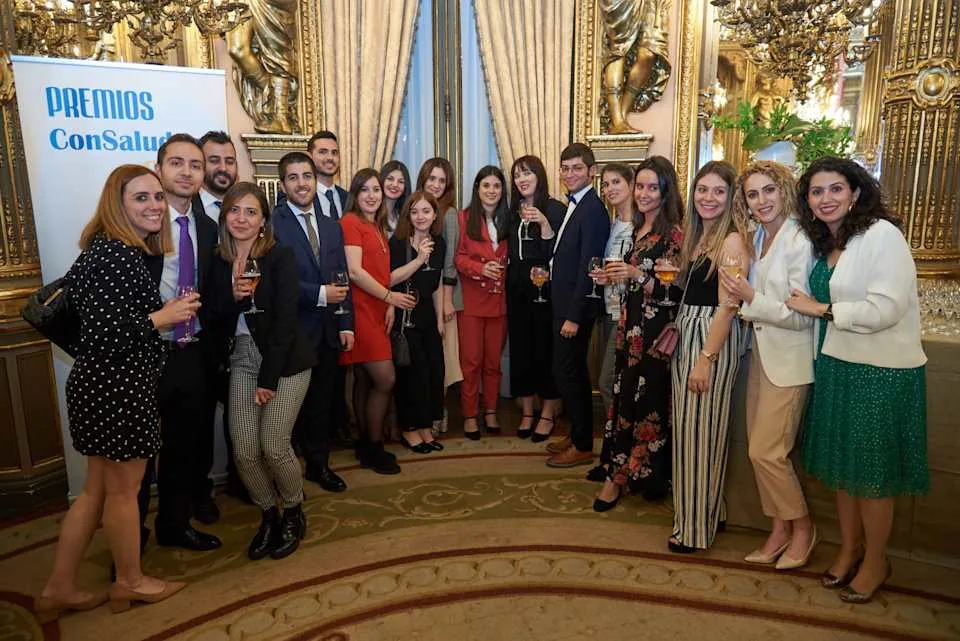 Invitados en el cóctel posterior en los salones de Casa de América