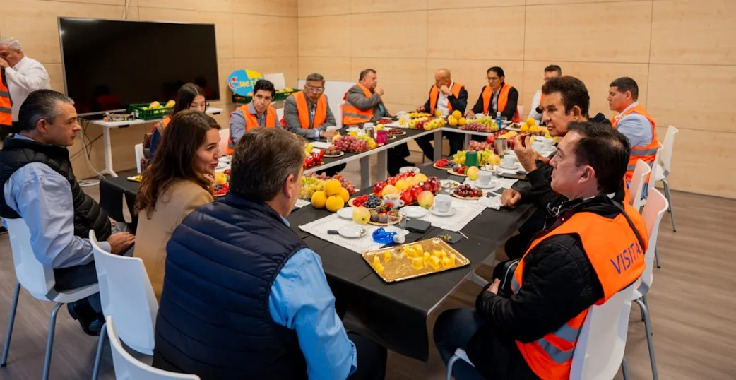 Almuerzo de trabajo de la delegación con empresarios en un hotel de Madrid