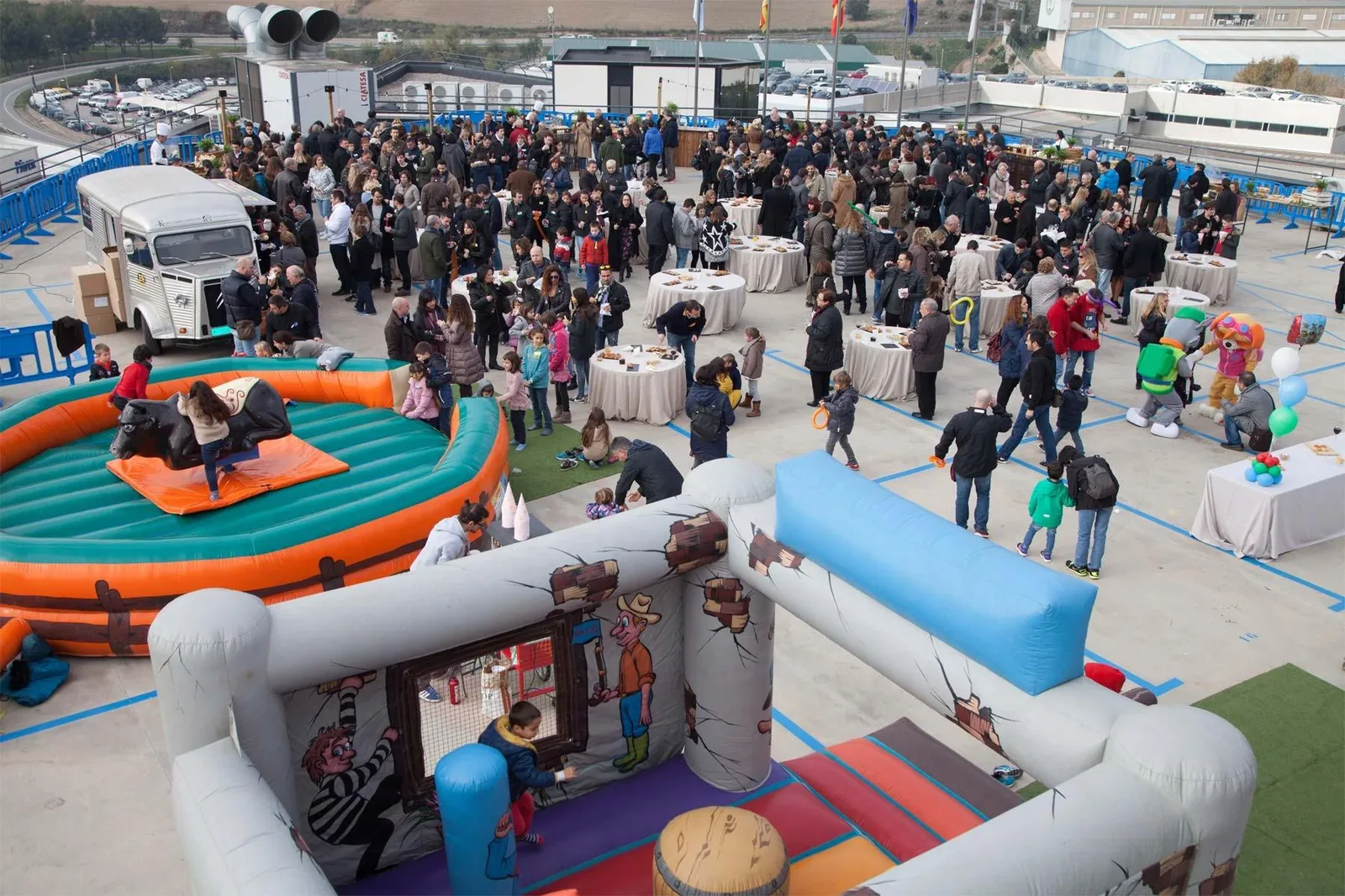 Hinchables y actividades infantiles en un Family Day de empresa